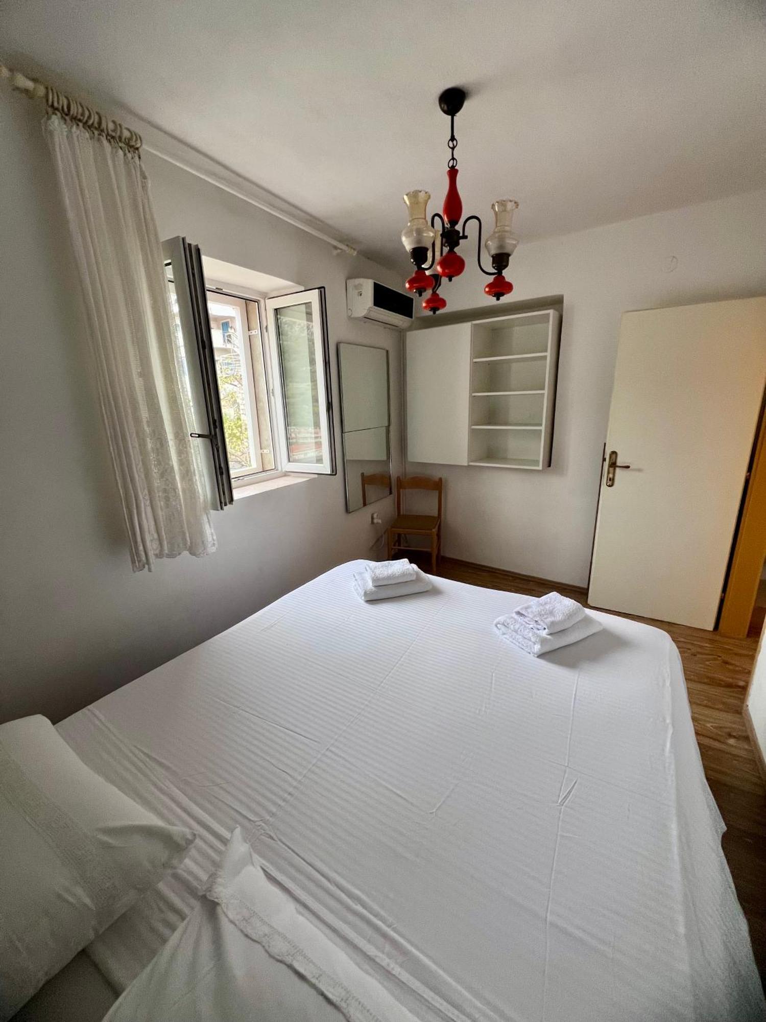 Apartments Tudor Nikola Хвар Экстерьер фото