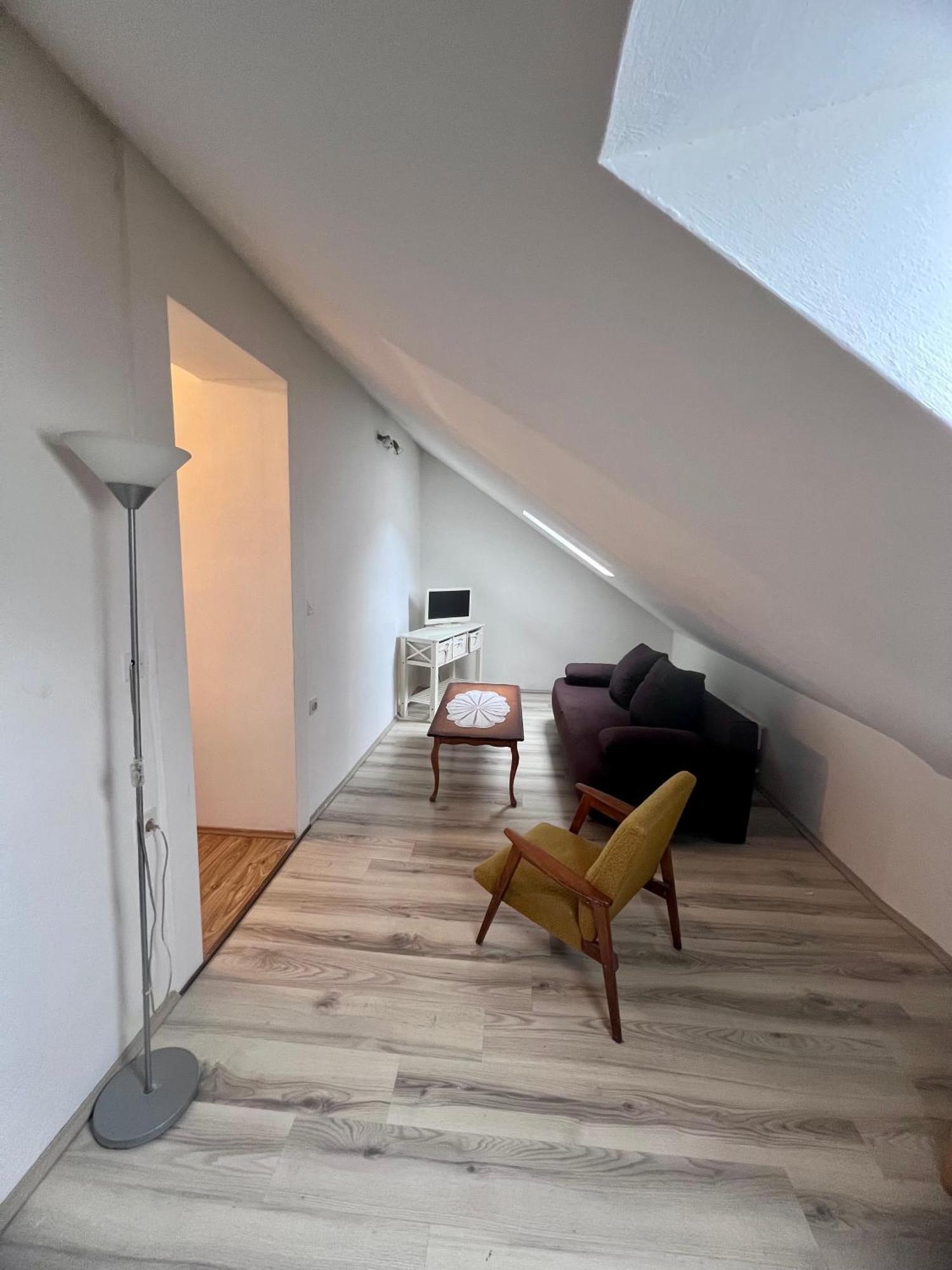 Apartments Tudor Nikola Хвар Экстерьер фото