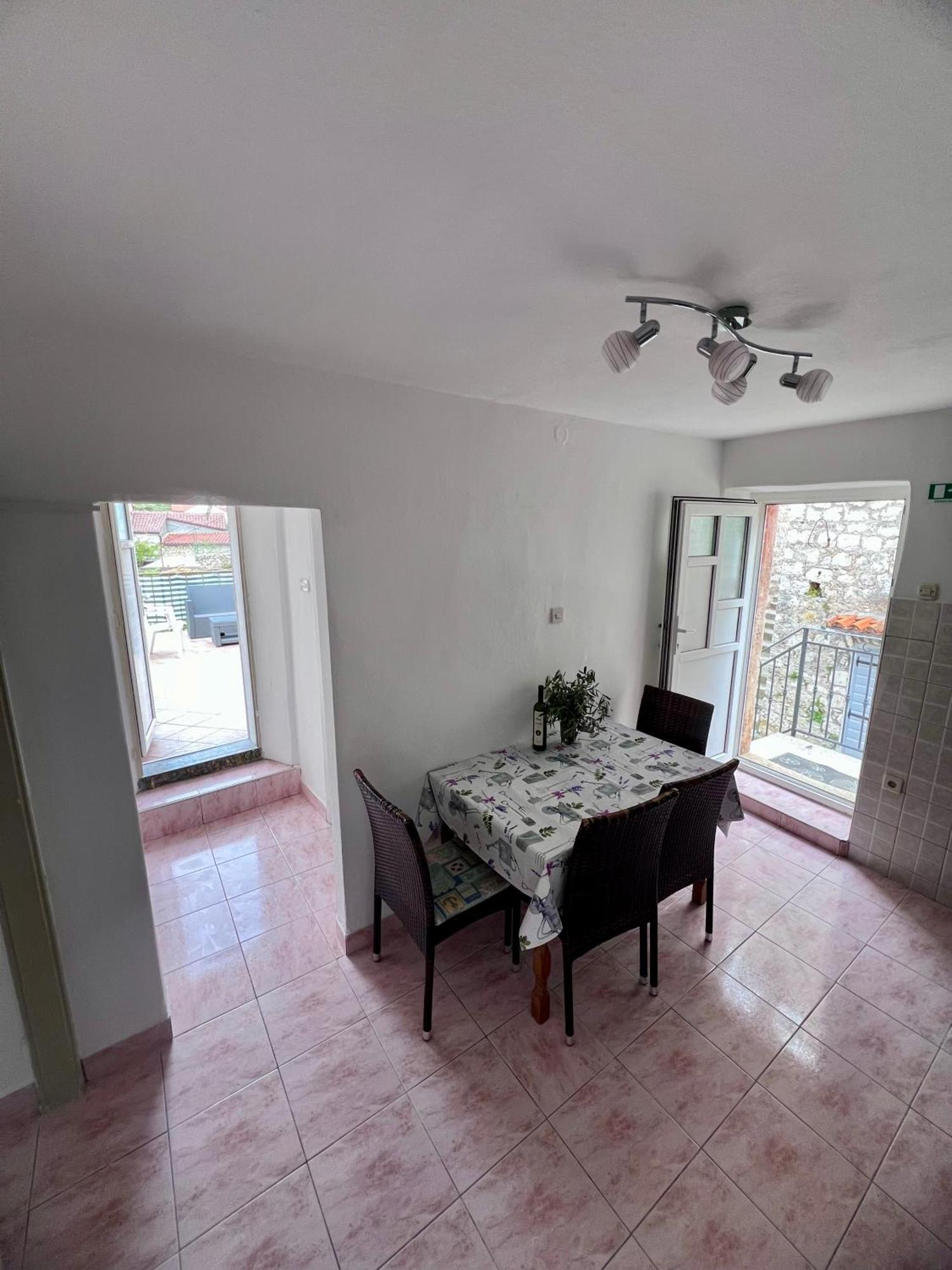 Apartments Tudor Nikola Хвар Экстерьер фото