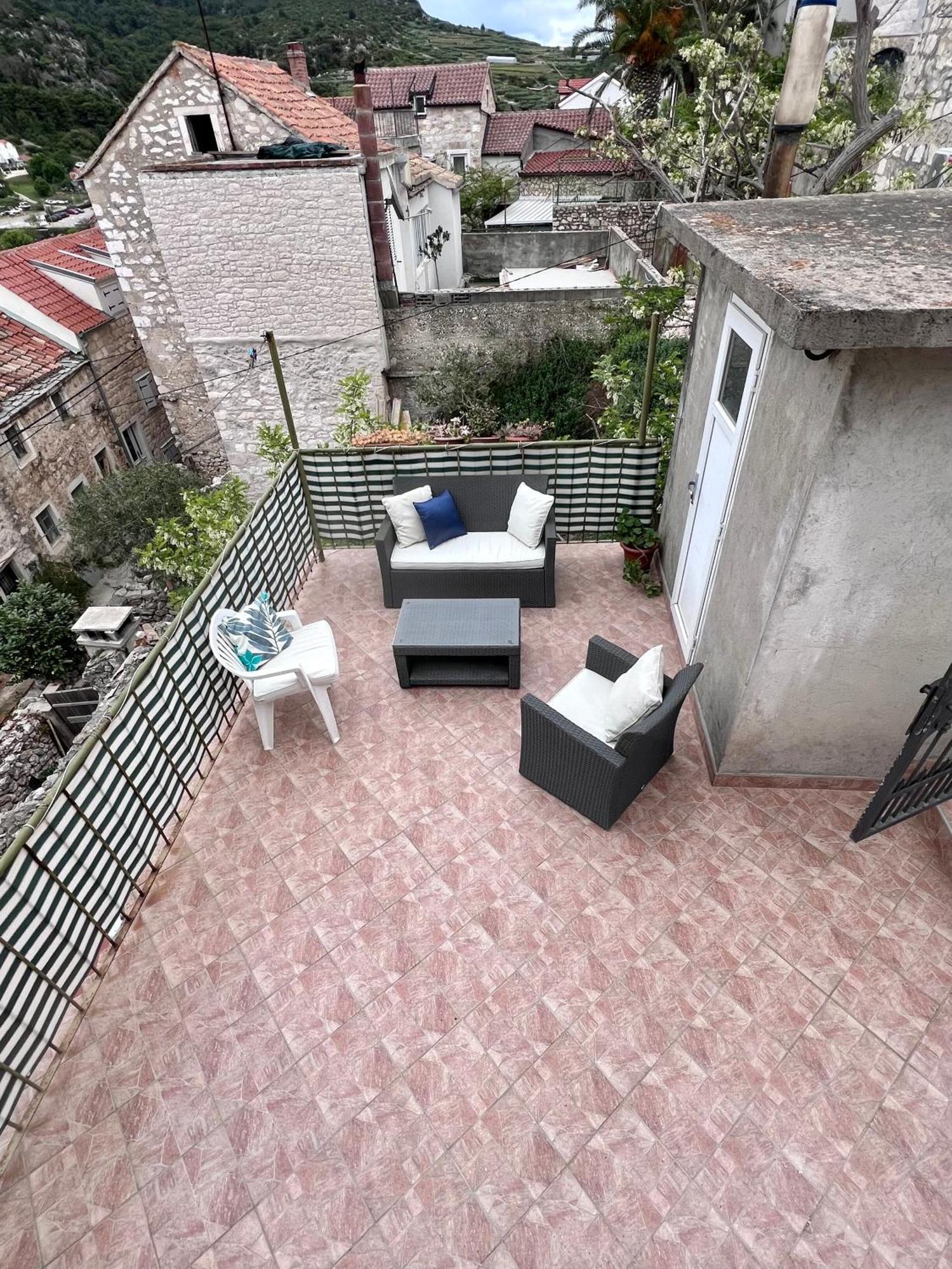 Apartments Tudor Nikola Хвар Экстерьер фото
